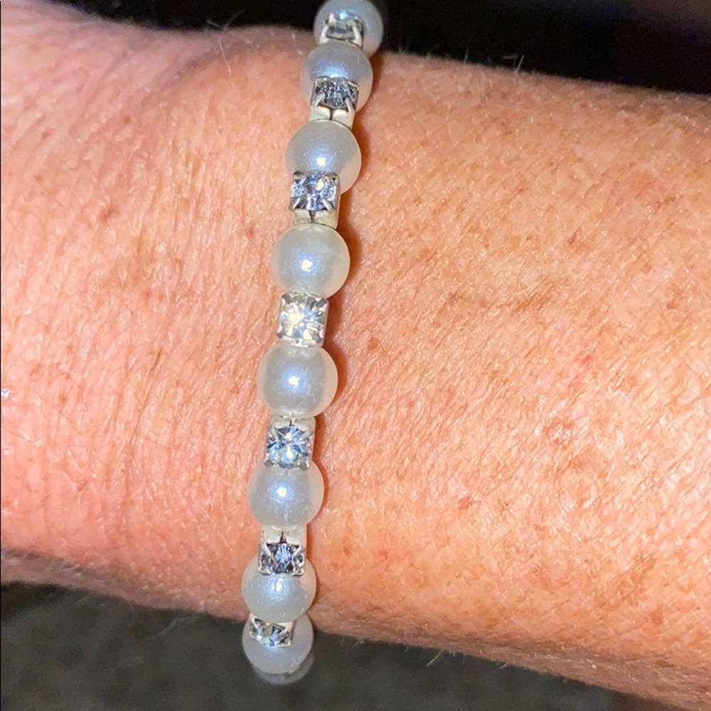 White/Pearl and diamond bracelet. Sparkle no clasp